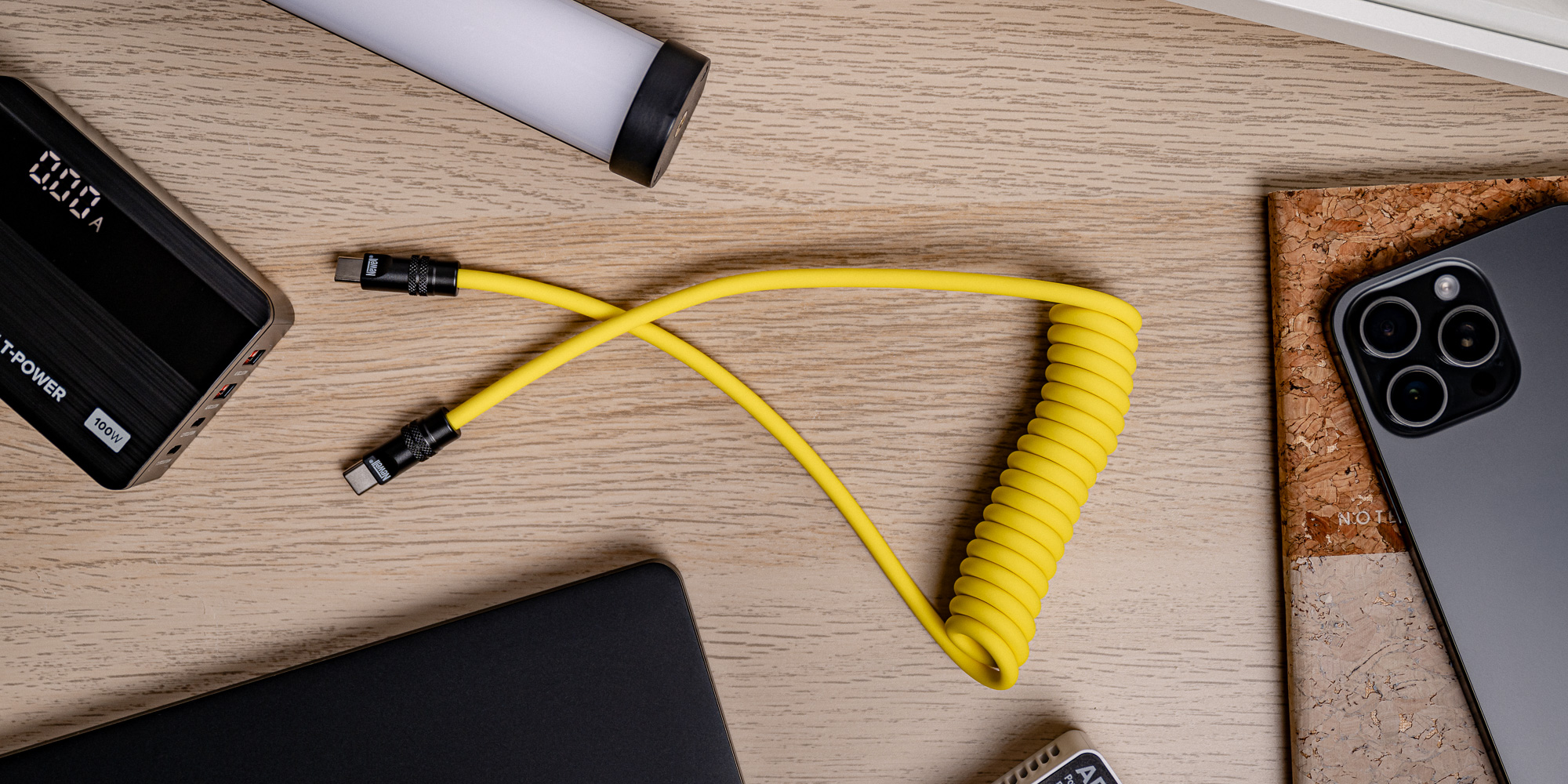 Kabel Newell USB-C - USB-C 100 W, 1,5 m, silikonowy, spiralny, żółto-czarny